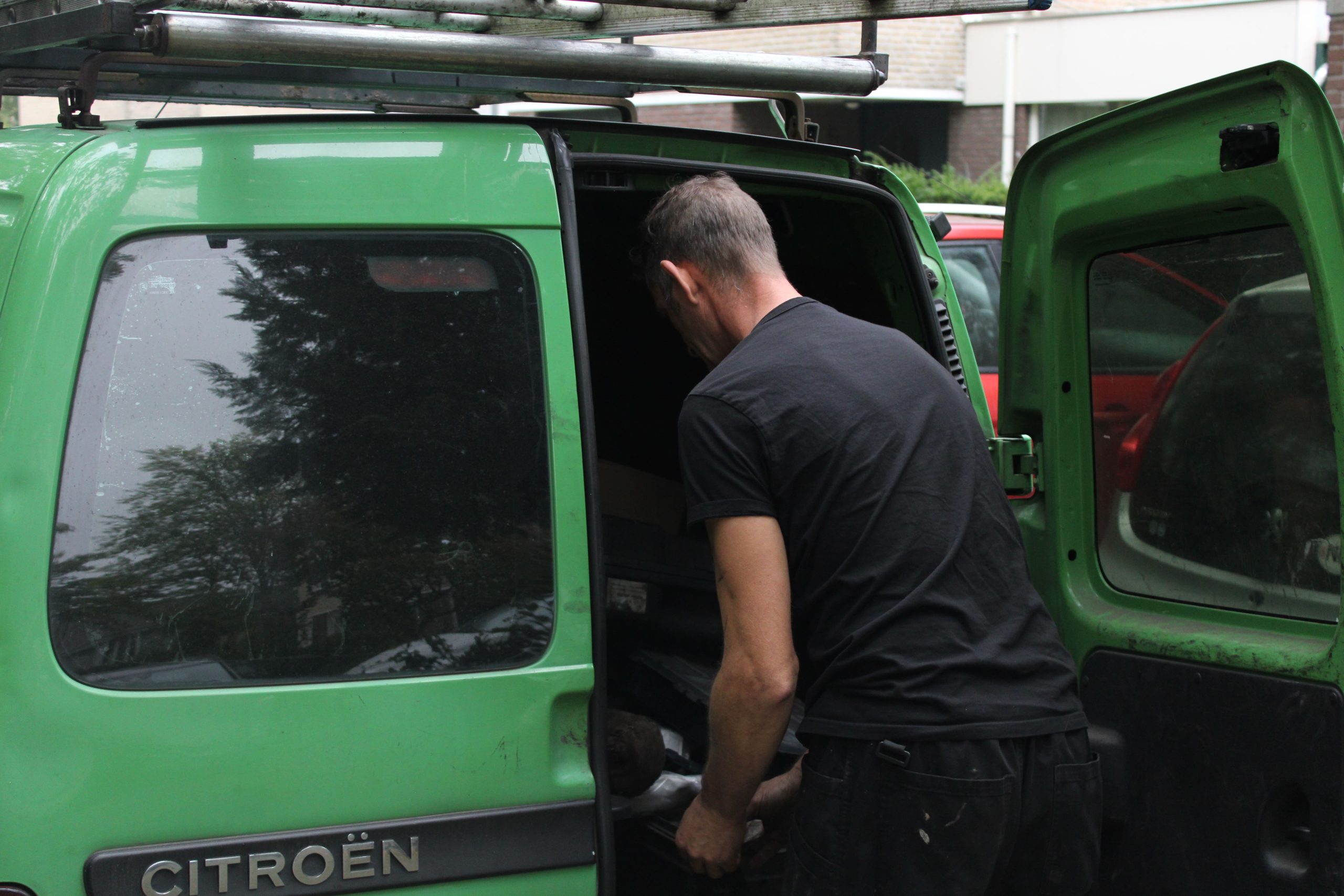 Reiniging rookkanalen met professionele apparatuur